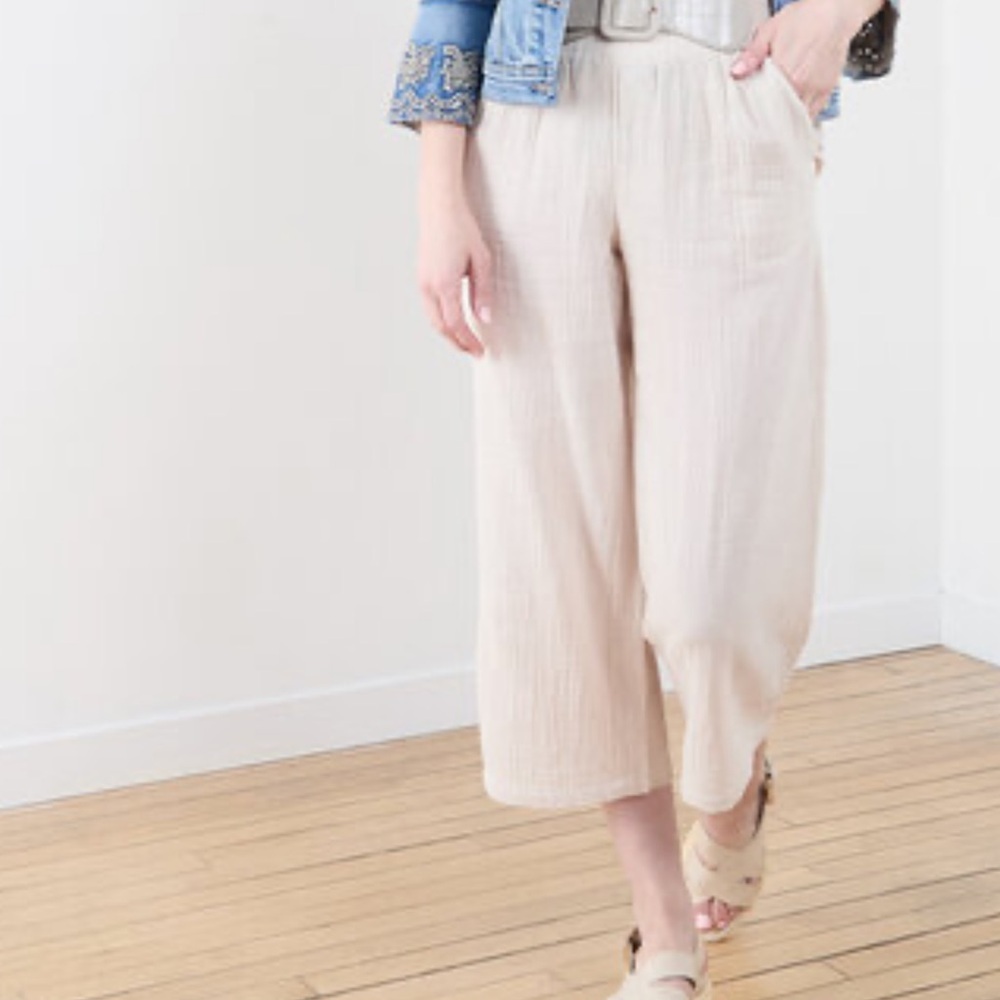 Cleo size small cream elastic waist Cropped Pull On Crinkle Pants, pockets NWT
